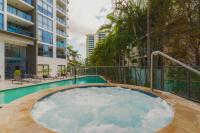 Stylish Studio Apartment, Holiday Resort, With View, Pool, Spa , Sauna - Chambres d’hôtes Gold Coast