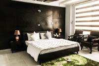 Deluxe Double Room (2 Adults + 1 Child)