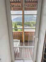 Apartment with Mountain View