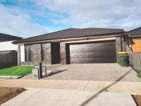 Modern and cosey 4 bedroom house walk to beach - B&B