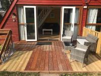 Foxes Sea Side Retreat Deluxe Chalet is a lovely holiday home tucked away on the Kent Coast - Chambres d'hôtes Kingsdown