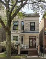 The Wrigleyville Garden 200 Steps to Wrigley-2BR - B&B