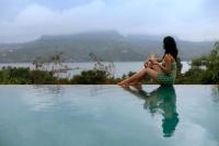 B&B Lonavla - Mawi Infinity Villa by StayVista - A lake-view villa with an infinity pool for a luxurious stay - Bed and Breakfast Lonavla