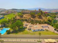 Castle Beach House. Luxury Beachfront Villa - B&B Málaga