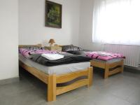 Tweepersoonskamer met 2 Aparte Bedden en een Extra Bed