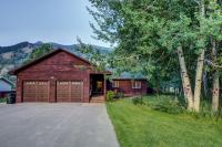 Alpine Highmark by KABINO Hot Tub Fire Pit Fully Fenced Backyard WiFi - Bed and Breakfast Alpine