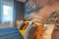 Apartment with Mountain View