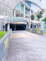 Connected train 3 Bedrooms - ABOVE KLGATEWAY MALL 14 - Bed and Breakfast Kuala Lumpur