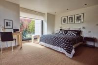 Queen Room with Garden View