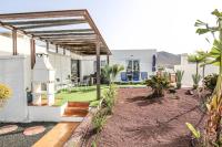 Relax and Sea Views Las Coloradas - Private Pool with BBQ By Lanzarote Vacation Homes - B&B spiaggia di Blanca