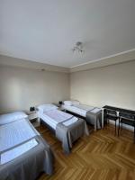 Dreibettzimmer mit Gemeinschaftsbad