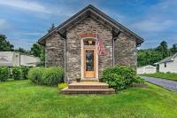 Private Hot Tub at Cozy Wrightsville Cottage! - B&B