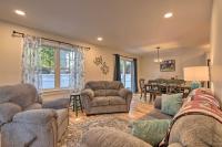 Sun-Dappled Retreat - Walk to Wickaboag Lake! - B&B West Brookfield