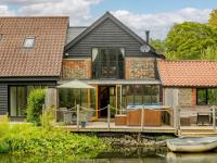 16th Century Cartlodge with private hot tub - B&B