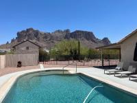B&B Apache Junction - 3-Bedroom Retreat with Pool, Spa and Mountain Views - Bed and Breakfast Apache Junction