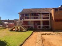 Lycée Picot de Clorivière dont les revenus financent l'éducation des élèves - Chambres d'hôtes Antsirabe