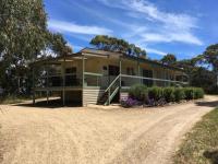 Allusion Farmstay and Vineyard Units - B&B