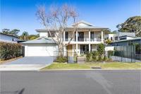 Akoya House 122 Tomaree Rd Pet friendly linen air conditioning WiFi and boat parking - B&B Shallow Bay