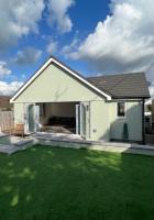 Green 3 bed bungalow with en-suite and parking - Ferienwohnung