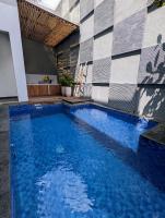 Cottonwood 4BR Villa Sutami with Pool Netflix BBQ - B&B Bandung