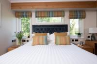 Saffron Lodge, 24 Roadford Lake Lodges - B&B Lifton