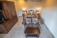 Deluxe King Room with Ella Rock View