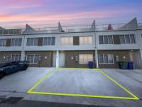 Vacay Spot experience Luna Sky! 65" TV BAR, BBQ, SHOWER massage jets, music, go to FL Keys - Bed and Breakfast