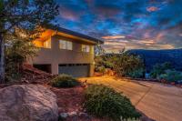 Stunning Views, Large Deck W/ Private Hiking Trail - B&B
