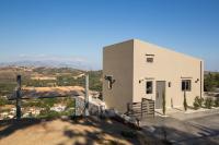 Eforasis Villas, with Heated Spa Whirlpool, by ThinkVilla - Ferienwohnung