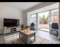 Marston 5 Bedroom Home With Parking Near HS2 & NEC & BHX - Chambres d'hôtes Marston Green