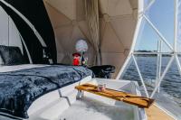 Houseboat Bubble with sauna, jacuzzi and massage chair