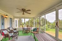 Finger Lakes Retreat with Sunroom, Fire Pit and BBQ! - Ferienwohnung