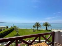 Seafront Family Apartment Ellie - B&B