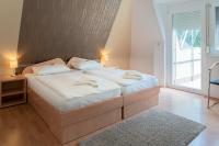 Zweibettzimmer mit Balkon