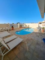 3 Bedroom Sea Facing Family Apartment Cape Town Moullie Point - Chambres d'hôtes Le Cap