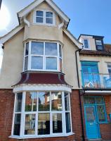 Stylish 2 Bed Apt, 2 Minute Walk From The Beach. - B&B