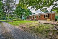 B&B Dauphin - Peaceful Home with Patio and Fire Pit on 2 Acres! - Bed and Breakfast Dauphin