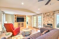 Cheery Swansea Home on Calmont Pond with Dock! - B&B Swansea