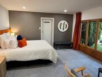 B&B Greytown - Shy Cottage and Studio - Bed and Breakfast Greytown