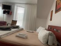 Familienzimmer (2 Erwachsene + 1 Kind)