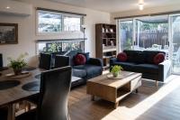 Lake Esmond Place - B&B Canadian