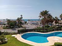 La Paloma beach apartment with pool By Casa del sol HR - Bed and Breakfast