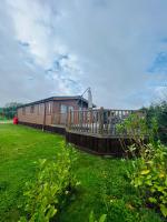 B&B Malton - Hedgerow Lodge with Hot Tub - Bed and Breakfast Malton