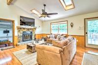 Walk to Wolf Run Lake Cottage with Furnished Deck - B&B