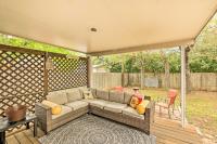 B&B Fort Worth - Fort Worth Retreat with Fenced Yard and Fire Pit! - Bed and Breakfast Fort Worth