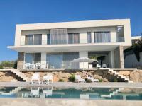 Kuro Beach House - Oceanfront Luxury & 25m pool - B&B Achlia
