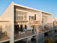 3 Bedroom Penthouse - Short Walk to Sandstone Point - Chambres d’hôtes