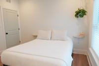 Beautiful Modern Luxury Eco Townhouse, 3b/3.5b Great Location - Chambres d’hôtes