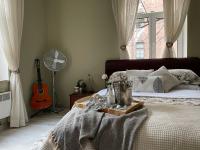 Exquisite 1Br Apts in City Center w Parking - B&B