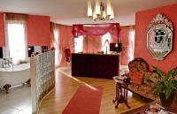 Deluxe Queen Suite